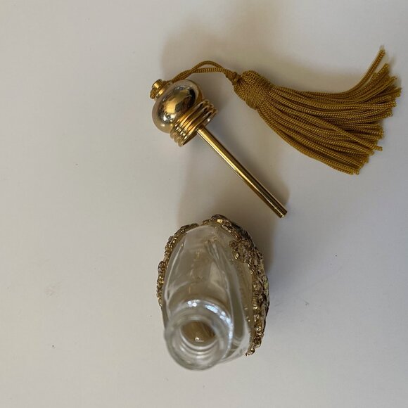 Perfume decanter glass with floral cover - Picture 3 of 5